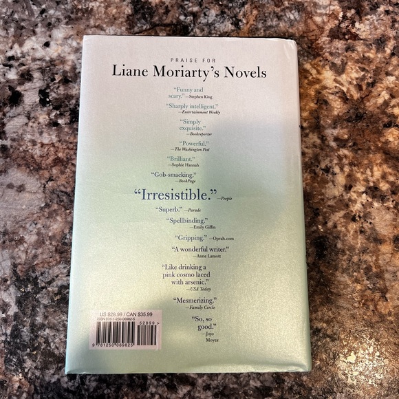 Book by Liane Moriarty Nine Perfect Strangers - Picture 2 of 3